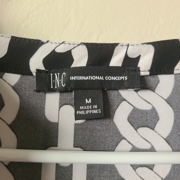 Black & White Chain Patterned Blouse - Picture 5 of 5